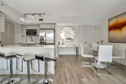 Condominio en alquiler en Miami, Florida, 2 dormitorios, 92.81 m2 № 2054320 - foto 17