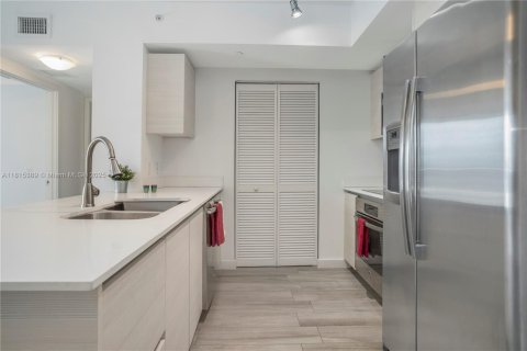 Condominio en alquiler en Miami, Florida, 2 dormitorios, 92.81 m2 № 2054320 - foto 14