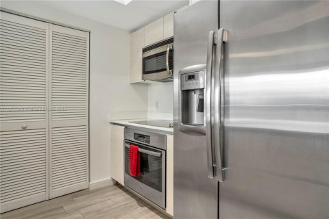 Condominio en alquiler en Miami, Florida, 2 dormitorios, 92.81 m2 № 2054320 - foto 15
