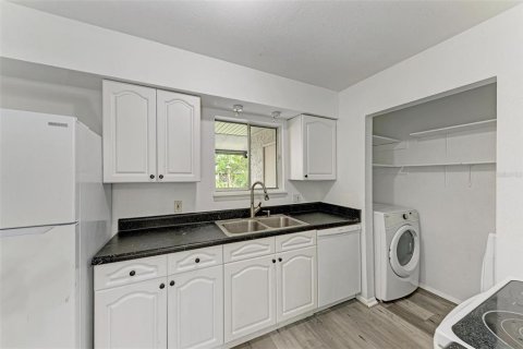 Townhouse in Sarasota, Florida 3 bedrooms, 139.35 sq.m. № 1513575 - photo 15
