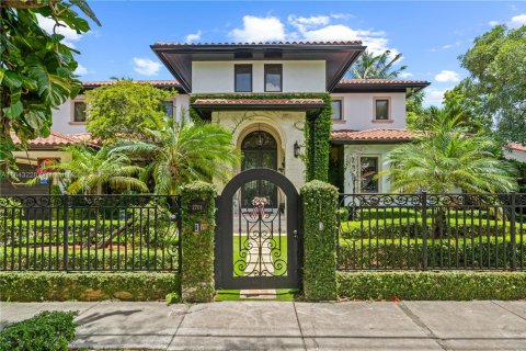Villa ou maison à vendre à Miami, Floride: 4 chambres, 377.74 m2 № 1846306 - photo 1