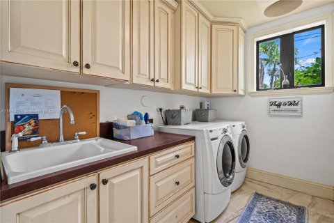 Villa ou maison à vendre à Miami, Floride: 4 chambres, 377.74 m2 № 1846306 - photo 9