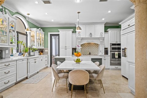 Villa ou maison à vendre à Miami, Floride: 4 chambres, 377.74 m2 № 1846306 - photo 13