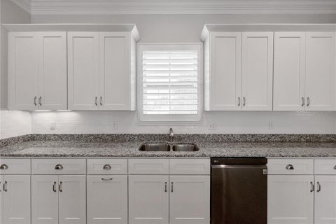 Townhouse in Dunedin, Florida 4 bedrooms, 215.16 sq.m. № 2151393 - photo 8
