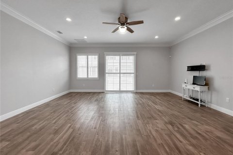 Townhouse in Dunedin, Florida 4 bedrooms, 215.16 sq.m. № 2151393 - photo 9