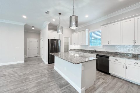 Townhouse in Dunedin, Florida 4 bedrooms, 215.16 sq.m. № 2151393 - photo 4