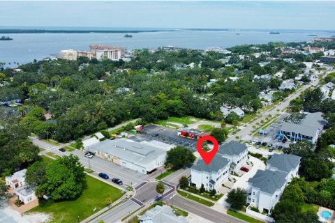 Townhouse in Dunedin, Florida 4 bedrooms, 215.16 sq.m. № 2151393 - photo 26