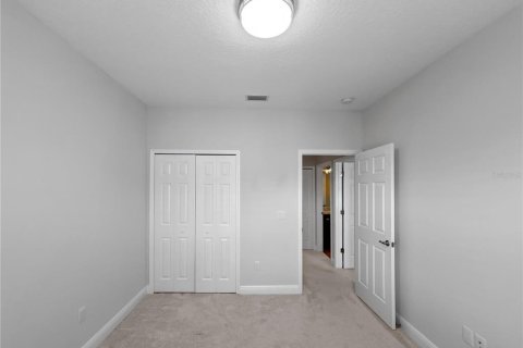 Townhouse in Dunedin, Florida 4 bedrooms, 215.16 sq.m. № 2151393 - photo 18