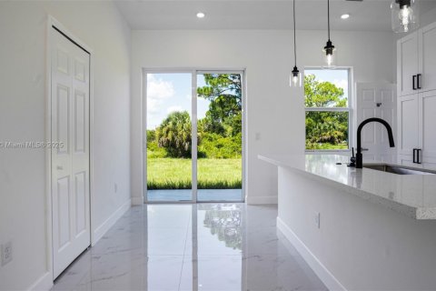 House in Punta Gorda, Florida 3 bedrooms № 1768785 - photo 7