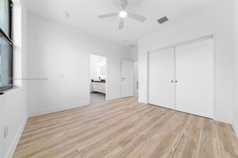 Купить виллу или дом в Палм-Бей, Флорида 8 комнат, 253.99м2, № 1957723 - фото 11