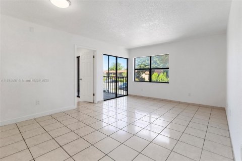 Condominio en alquiler en Hialeah, Florida, 2 dormitorios, 69.68 m2 № 1926927 - foto 5