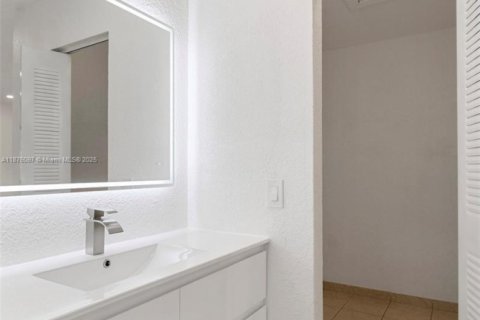 Condominio en alquiler en Hialeah, Florida, 2 dormitorios, 69.68 m2 № 1926927 - foto 16