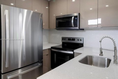 Condominio en alquiler en Hialeah, Florida, 2 dormitorios, 69.68 m2 № 1926927 - foto 6
