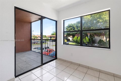 Condominio en alquiler en Hialeah, Florida, 2 dormitorios, 69.68 m2 № 1926927 - foto 11