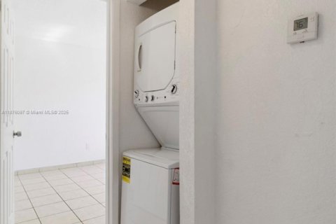 Condominio en alquiler en Hialeah, Florida, 2 dormitorios, 69.68 m2 № 1926927 - foto 7