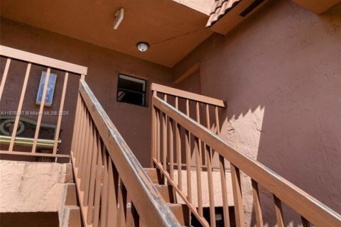 Condominio en alquiler en Hialeah, Florida, 2 dormitorios, 69.68 m2 № 1926927 - foto 2