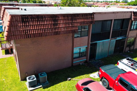 Condominio en alquiler en Hialeah, Florida, 2 dormitorios, 69.68 m2 № 1926927 - foto 22