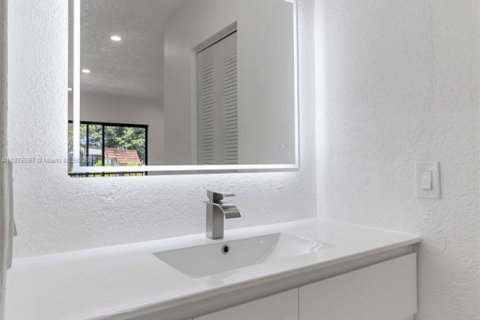 Condominio en alquiler en Hialeah, Florida, 2 dormitorios, 69.68 m2 № 1926927 - foto 15
