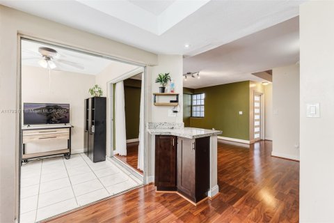 Townhouse in Cutler Bay, Florida 4 bedrooms, 120.12 sq.m. № 1892560 - photo 13