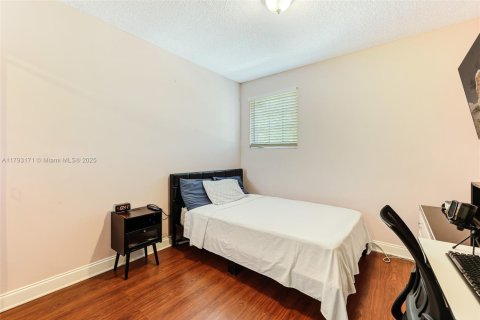 Townhouse in Cutler Bay, Florida 4 bedrooms, 120.12 sq.m. № 1892560 - photo 21