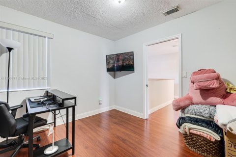 Townhouse in Cutler Bay, Florida 4 bedrooms, 120.12 sq.m. № 1892560 - photo 25