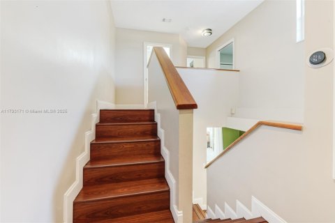 Townhouse in Cutler Bay, Florida 4 bedrooms, 120.12 sq.m. № 1892560 - photo 16