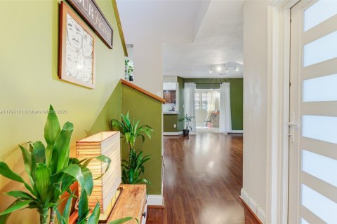 Townhouse in Cutler Bay, Florida 4 bedrooms, 120.12 sq.m. № 1892560 - photo 5
