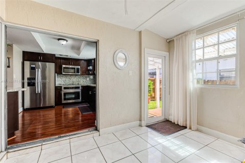 Townhouse in Cutler Bay, Florida 4 bedrooms, 120.12 sq.m. № 1892560 - photo 15