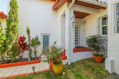 Townhouse in Cutler Bay, Florida 4 bedrooms, 120.12 sq.m. № 1892560 - photo 4