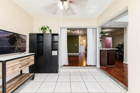 Townhouse in Cutler Bay, Florida 4 bedrooms, 120.12 sq.m. № 1892560 - photo 14