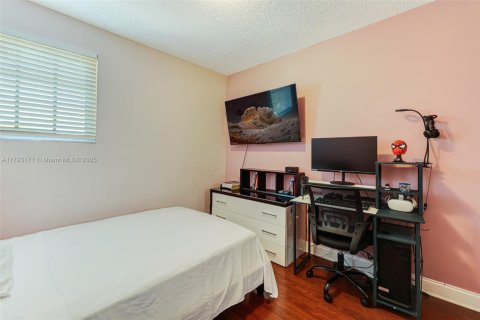 Townhouse in Cutler Bay, Florida 4 bedrooms, 120.12 sq.m. № 1892560 - photo 22
