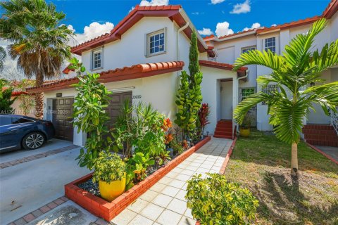Townhouse in Cutler Bay, Florida 4 bedrooms, 120.12 sq.m. № 1892560 - photo 3