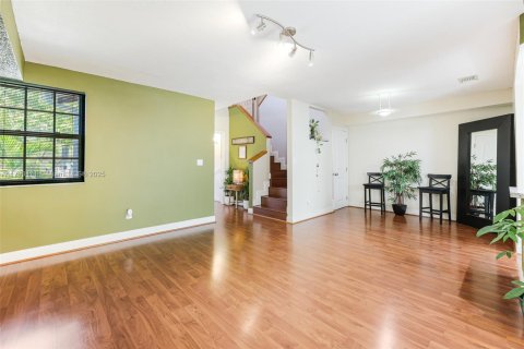 Townhouse in Cutler Bay, Florida 4 bedrooms, 120.12 sq.m. № 1892560 - photo 7