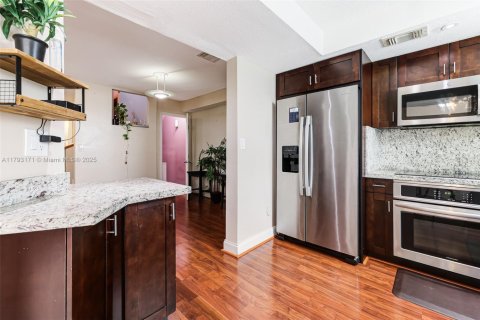 Townhouse in Cutler Bay, Florida 4 bedrooms, 120.12 sq.m. № 1892560 - photo 10
