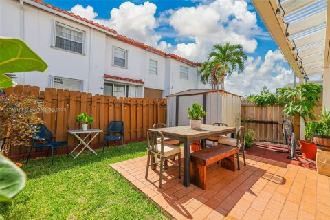 Townhouse in Cutler Bay, Florida 4 bedrooms, 120.12 sq.m. № 1892560 - photo 29