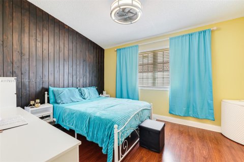 Townhouse in Cutler Bay, Florida 4 bedrooms, 120.12 sq.m. № 1892560 - photo 17