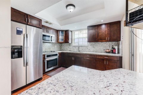Townhouse in Cutler Bay, Florida 4 bedrooms, 120.12 sq.m. № 1892560 - photo 8
