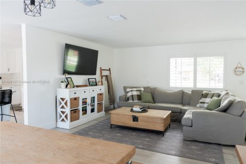 House in Cutler Bay, Florida 4 bedrooms, 152.92 sq.m. № 1947777 - photo 18