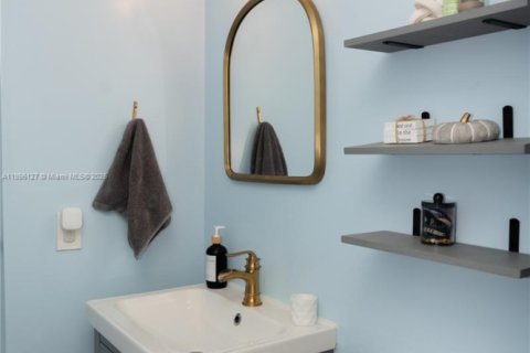 House in Cutler Bay, Florida 4 bedrooms, 152.92 sq.m. № 1947777 - photo 27