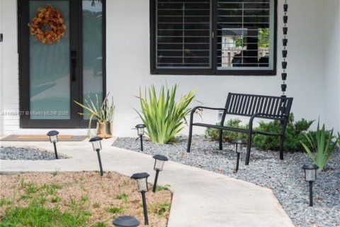 House in Cutler Bay, Florida 4 bedrooms, 152.92 sq.m. № 1947777 - photo 5