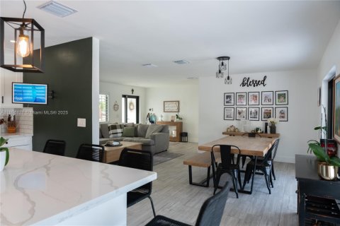 House in Cutler Bay, Florida 4 bedrooms, 152.92 sq.m. № 1947777 - photo 14