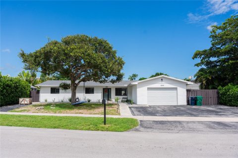 House in Cutler Bay, Florida 4 bedrooms, 152.92 sq.m. № 1947777 - photo 1