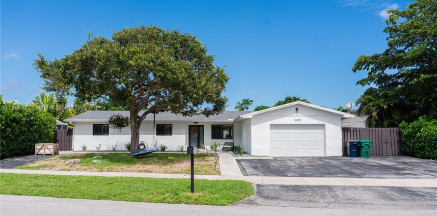 House in Cutler Bay, Florida 4 bedrooms, 152.92 sq.m. № 1947777