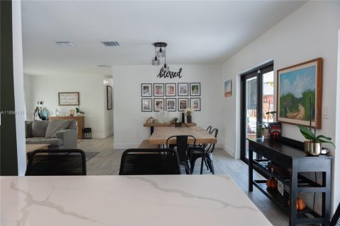 House in Cutler Bay, Florida 4 bedrooms, 152.92 sq.m. № 1947777 - photo 15