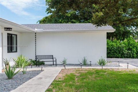 House in Cutler Bay, Florida 4 bedrooms, 152.92 sq.m. № 1947777 - photo 6