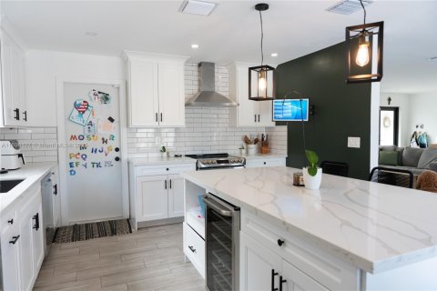 House in Cutler Bay, Florida 4 bedrooms, 152.92 sq.m. № 1947777 - photo 10