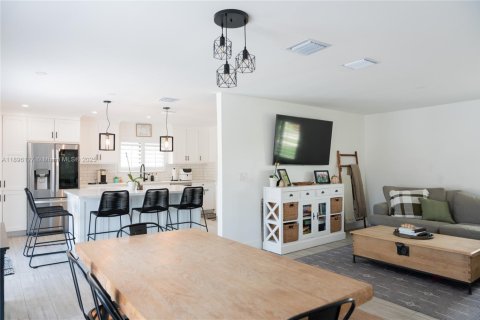 House in Cutler Bay, Florida 4 bedrooms, 152.92 sq.m. № 1947777 - photo 17