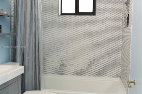 House in Cutler Bay, Florida 4 bedrooms, 152.92 sq.m. № 1947777 - photo 29