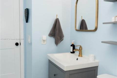 House in Cutler Bay, Florida 4 bedrooms, 152.92 sq.m. № 1947777 - photo 26