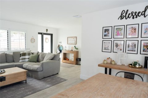 House in Cutler Bay, Florida 4 bedrooms, 152.92 sq.m. № 1947777 - photo 19